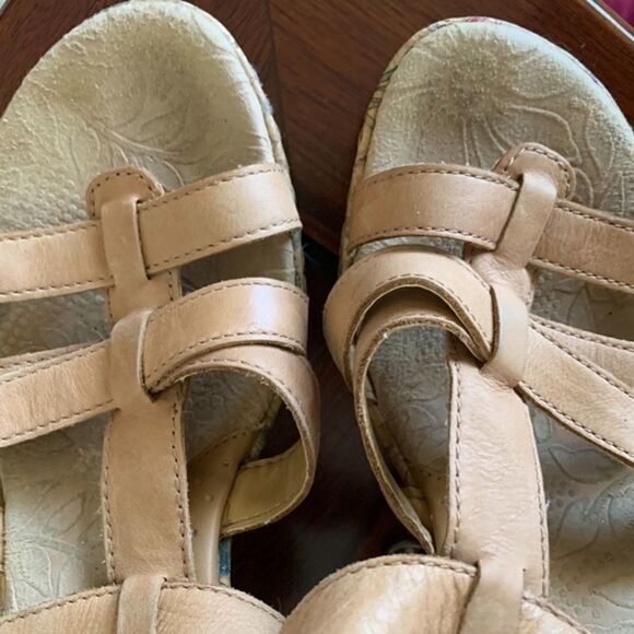 Born BOC BEIGE LEATHER SANDALS SIZE US 9 - Picture 4 of 16